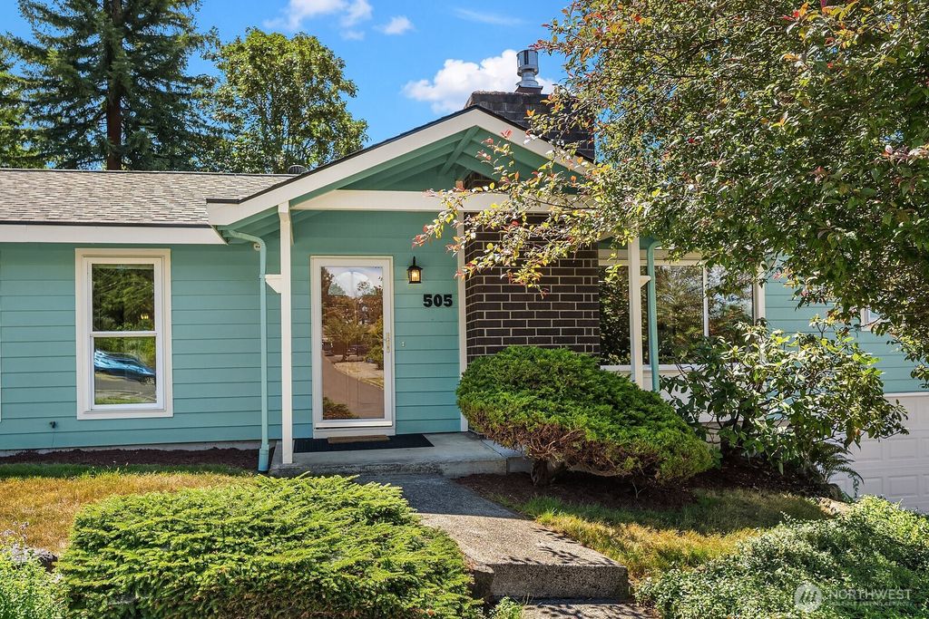 Photo of 505 S 26th Street, Renton, WA 98055 (MLS # 2547239)