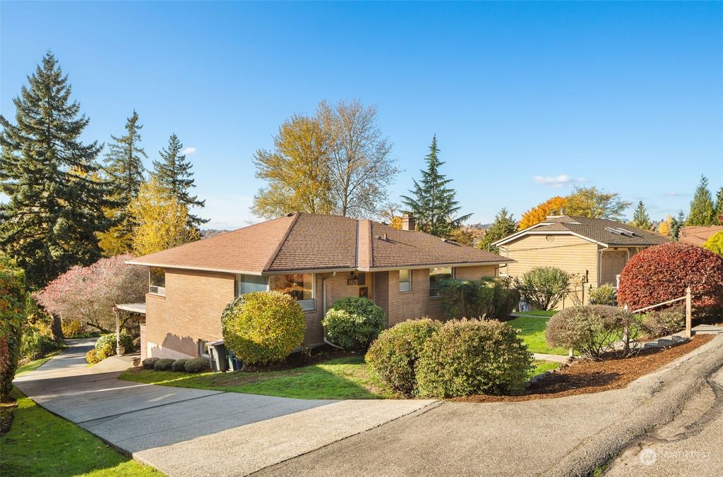 Photo of 1625 Lake Avenue S, Renton, WA 98055 (MLS # 2178981)