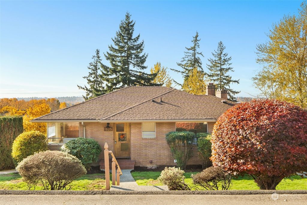 Photo of 1625 Lake Avenue S, Renton, WA 98055 (MLS # 2178981)