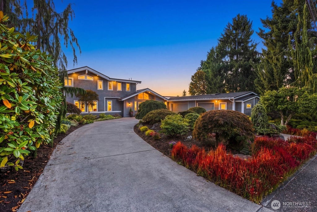 Photo of 15525 62nd Place NE, Kenmore, WA 98028 (MLS # 2578015)