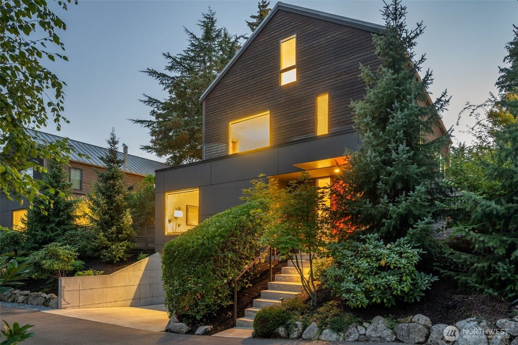 Photo of 6015 53rd Avenue NE, Seattle, WA 98115 (MLS # 2583500)