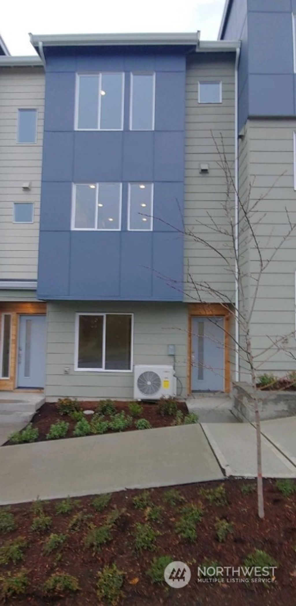 Photo of 1202 NE 180th Street #B, Shoreline, WA 98155 (MLS # 1971773)