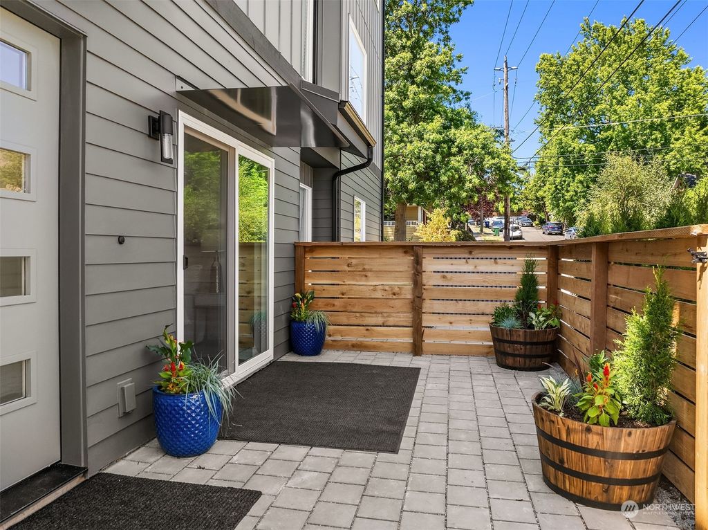 Photo of 205 NE 43rd Street, Seattle, WA 98105 (MLS # 2265246)
