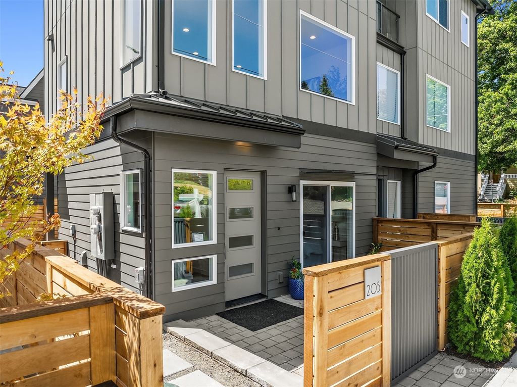 Photo of 205 NE 43rd Street, Seattle, WA 98105 (MLS # 2265246)