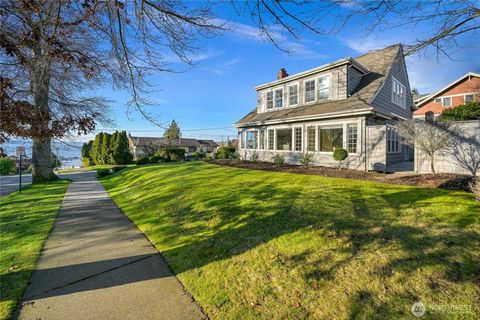 Photo of 1029 16th Street, Bellingham, WA 98225 (MLS # 2471337)