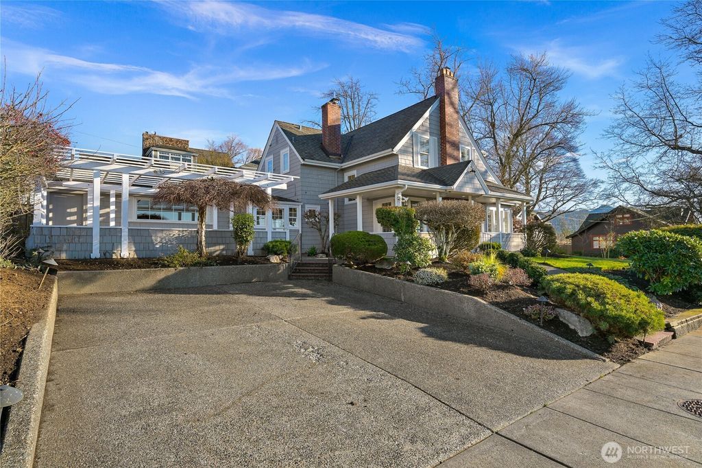 Photo of 1029 16th Street, Bellingham, WA 98225 (MLS # 2471337)