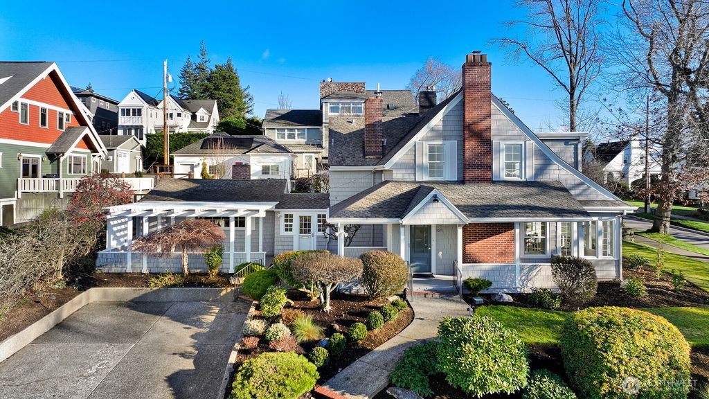 Photo of 1029 16th Street, Bellingham, WA 98225 (MLS # 2471337)