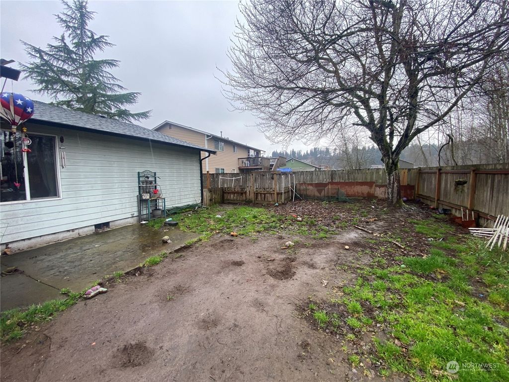 Photo of 124 6th Avenue SW, Pacific, WA 98047 (MLS # 2203088)