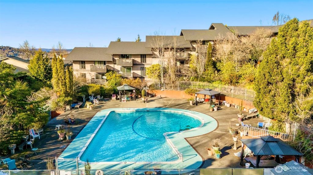 Photo of 1425 S Puget Drive #I5, Renton, WA 98055 (MLS # 2502477)