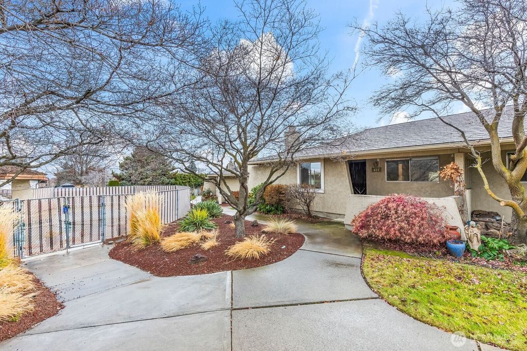 Photo of 611 N 50th Avenue #14, Yakima, WA 98908 (MLS # 2459867)