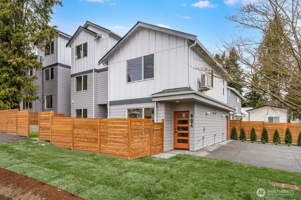 Photo of 904 N 107th Street, Seattle, WA 98133 (MLS # 2488136)