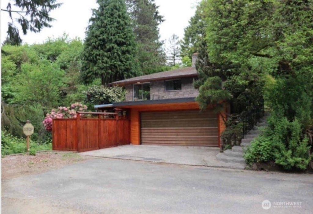 Photo of 1104 N 6th Avenue, Kelso, WA 98626 (MLS # 2530421)