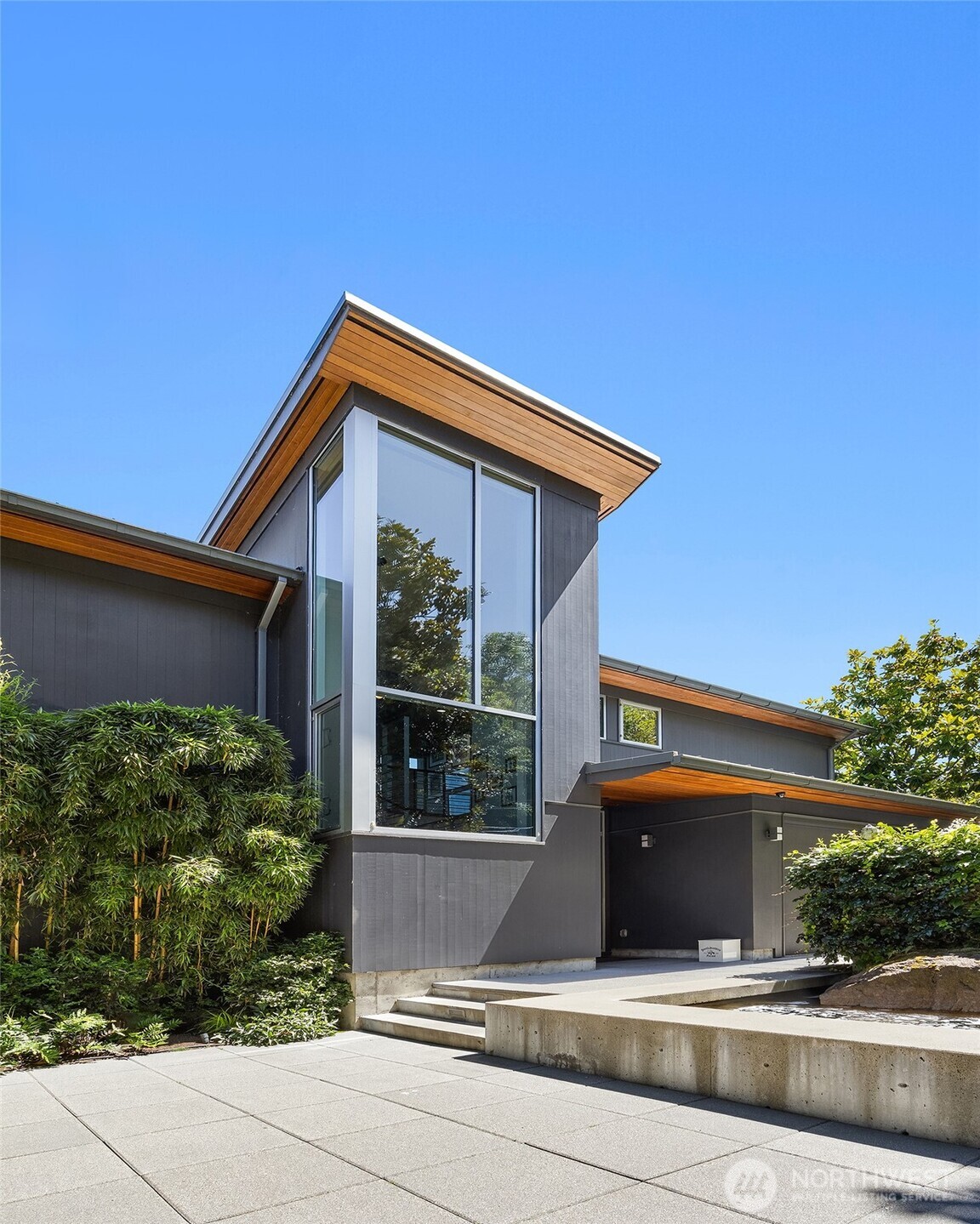 1318 Lakeside Avenue S