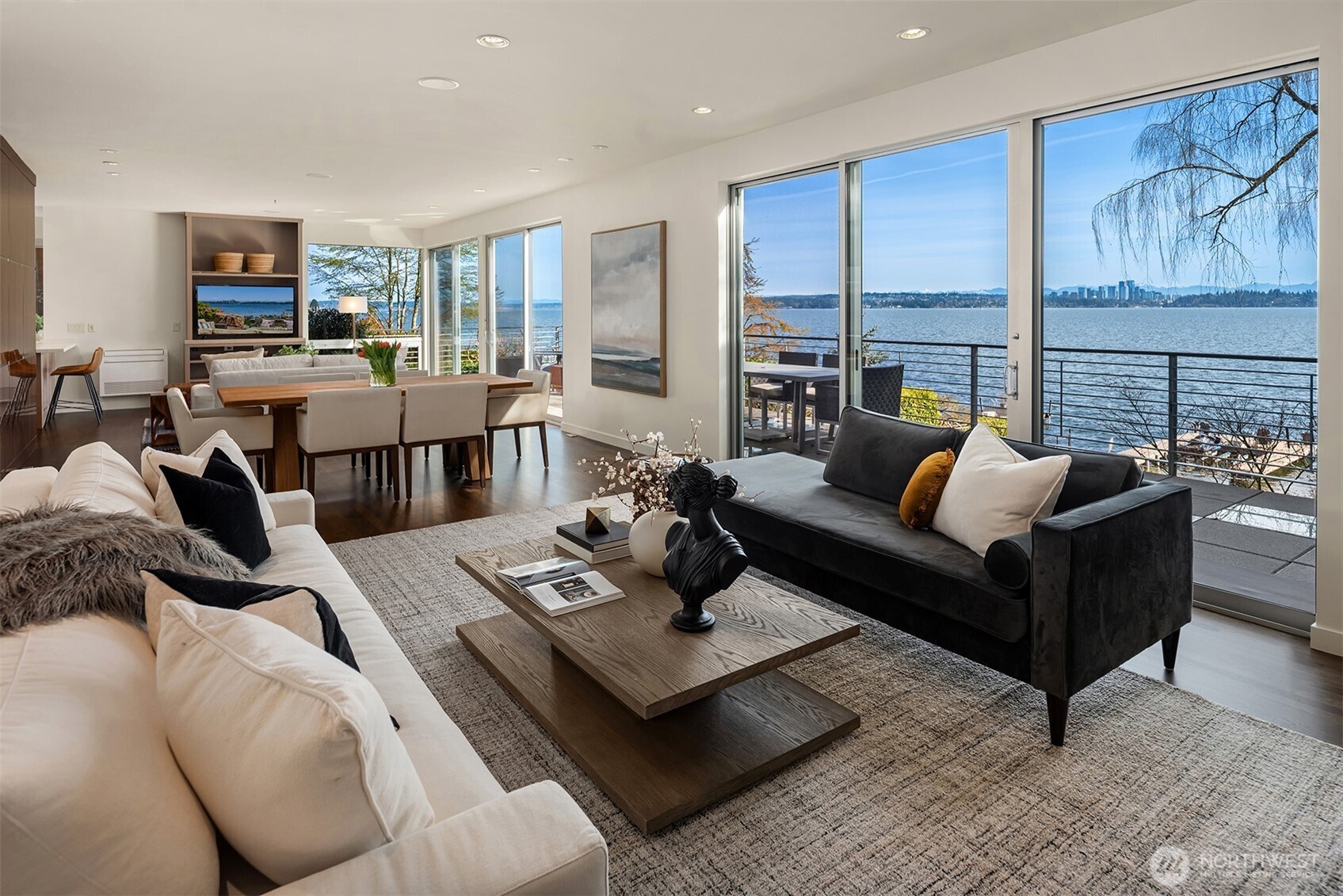 1318 Lakeside Avenue S