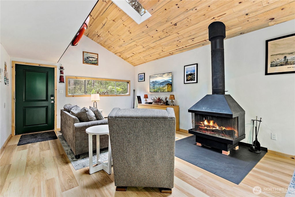 Photo of 608 E Barbary Road, Shelton, WA 98584 (MLS # 2591024)