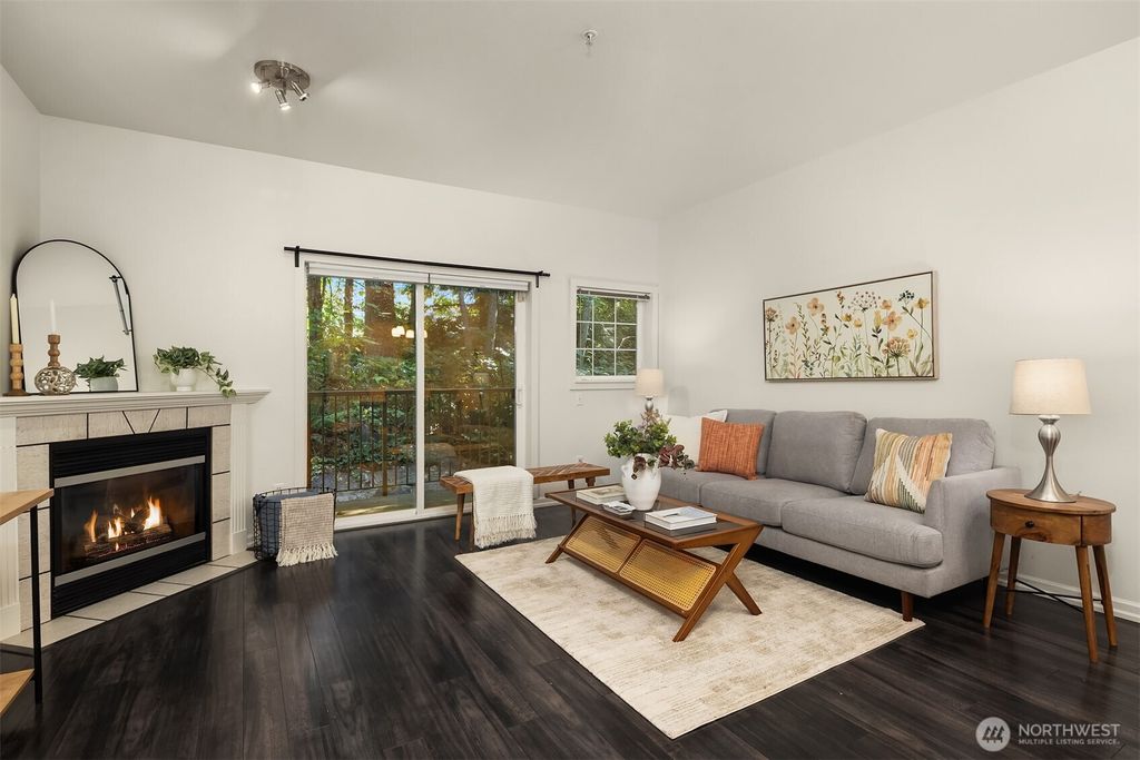 Photo of 1800 NE 40th Street #C-1, Renton, WA 98056 (MLS # 2435178)