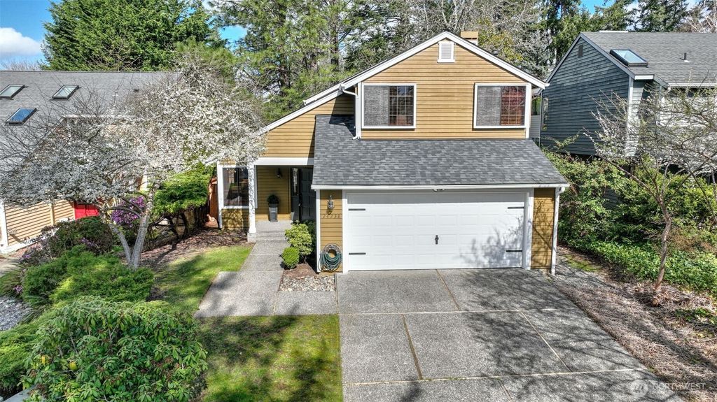 Photo of 24238 SE 43rd Court, Sammamish, WA 98029 (MLS # 2499390)
