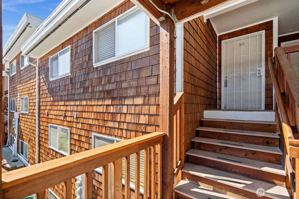 Photo of 28418 16th Avenue S #302, Federal Way, WA 98003 (MLS # 2435161)