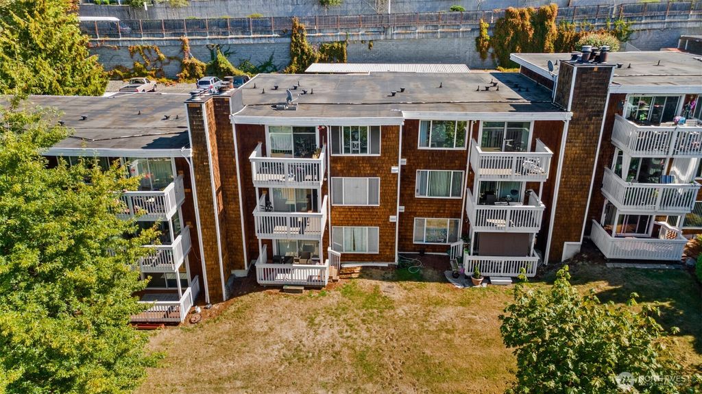 Photo of 28418 16th Avenue S #302, Federal Way, WA 98003 (MLS # 2435161)