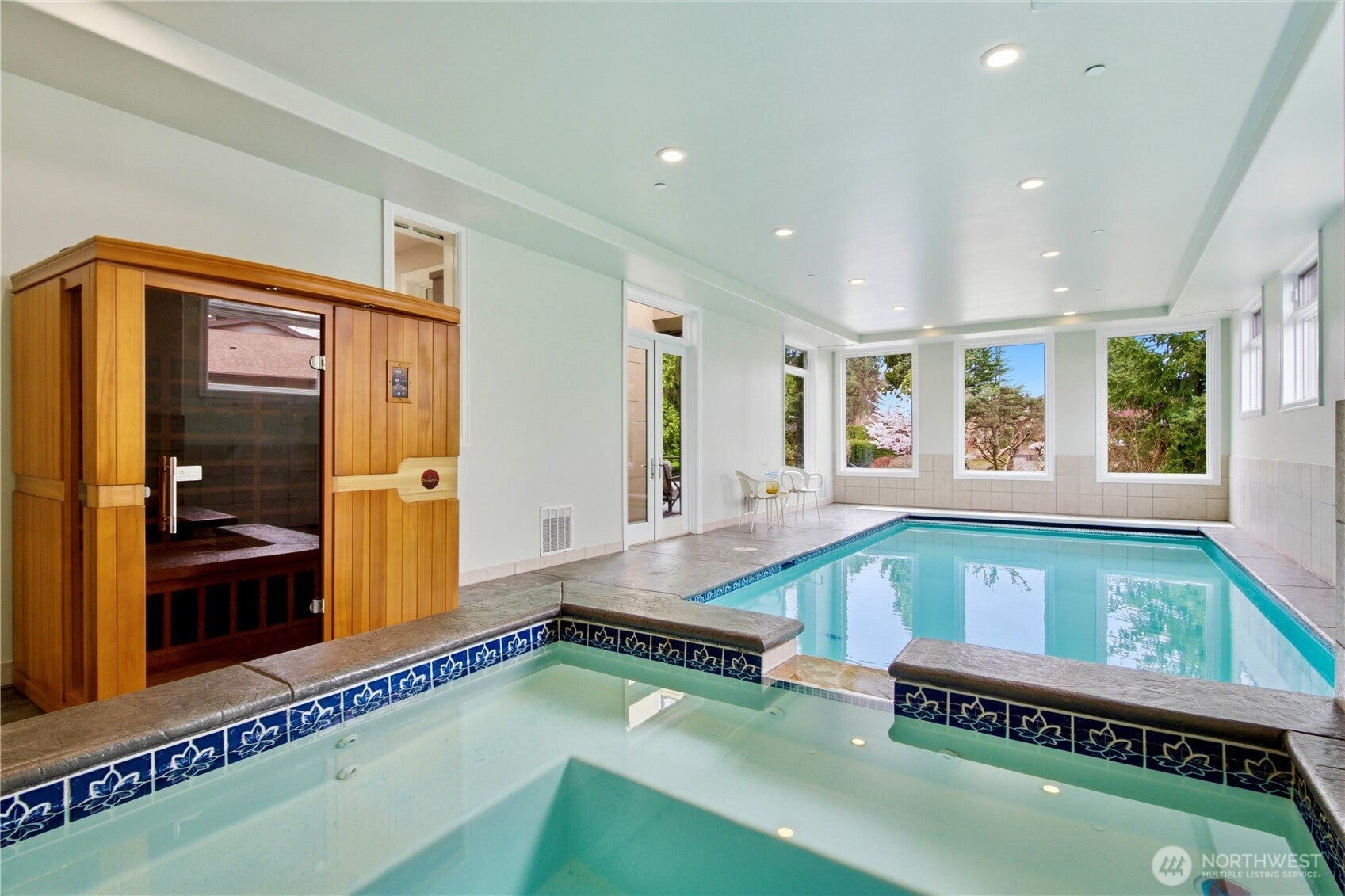 2 Crescent Key SE