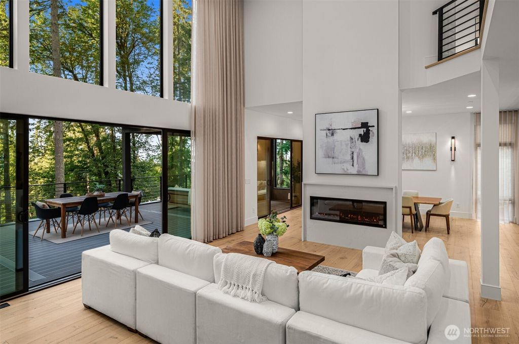 Photo of 17750 SE 63rd Place, Bellevue, WA 98006 (MLS # 2424068)