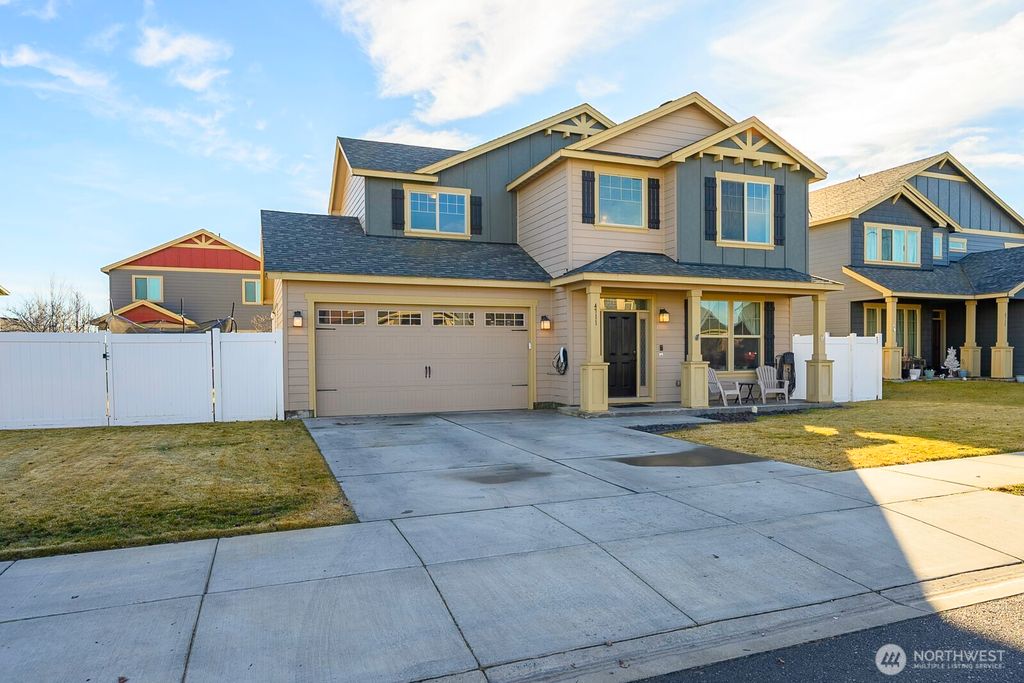 Photo of 4711 Badger Street St, Moses Lake, WA 98837 (MLS # 2480292)