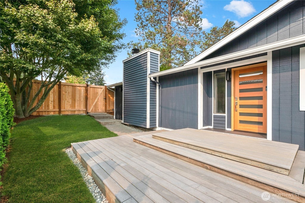 Photo of 10818 31st Avenue SW, Seattle, WA 98146 (MLS # 2546306)
