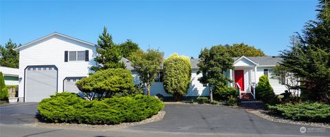 Photo of 1308 N Washington Avenue, Long Beach, WA 98631 (MLS # 2147644)