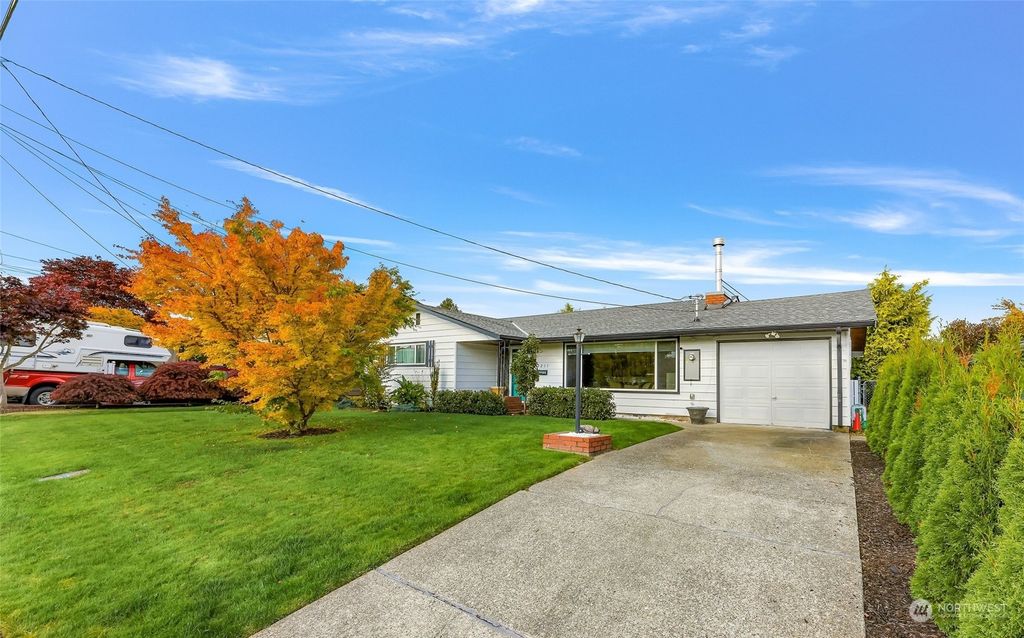Photo of 2211 Jade Avenue, Everett, WA 98201 (MLS # 2302758)