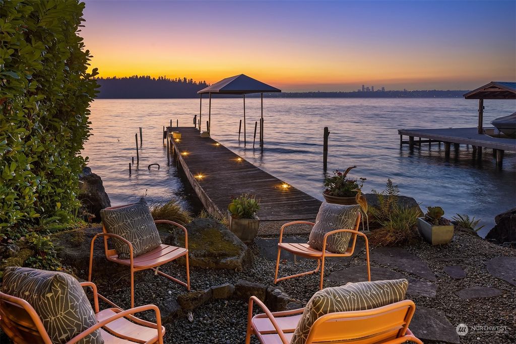 Photo of 4879 Forest Avenue SE, Mercer Island, WA 98040 (MLS # 2049666)