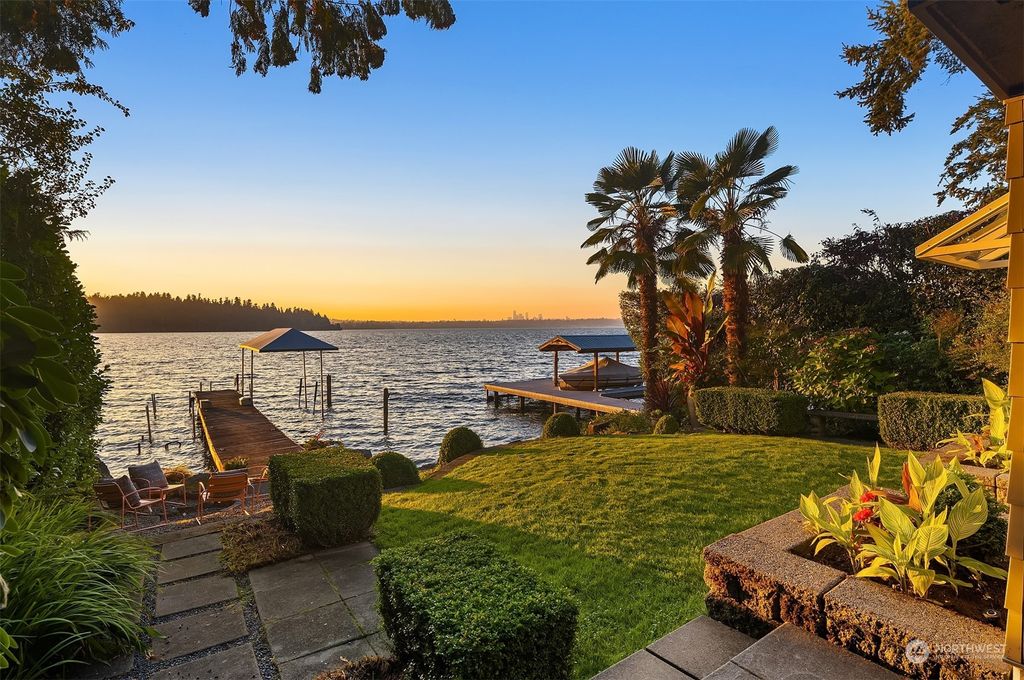 Photo of 4879 Forest Avenue SE, Mercer Island, WA 98040 (MLS # 2049666)