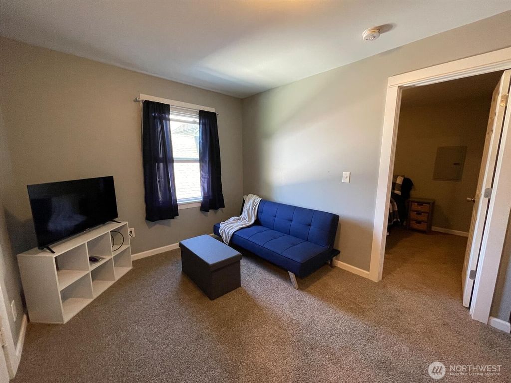 Photo of 517 Emerson Avenue Ave, Hoquiam, WA 98550 (MLS # 2486273)