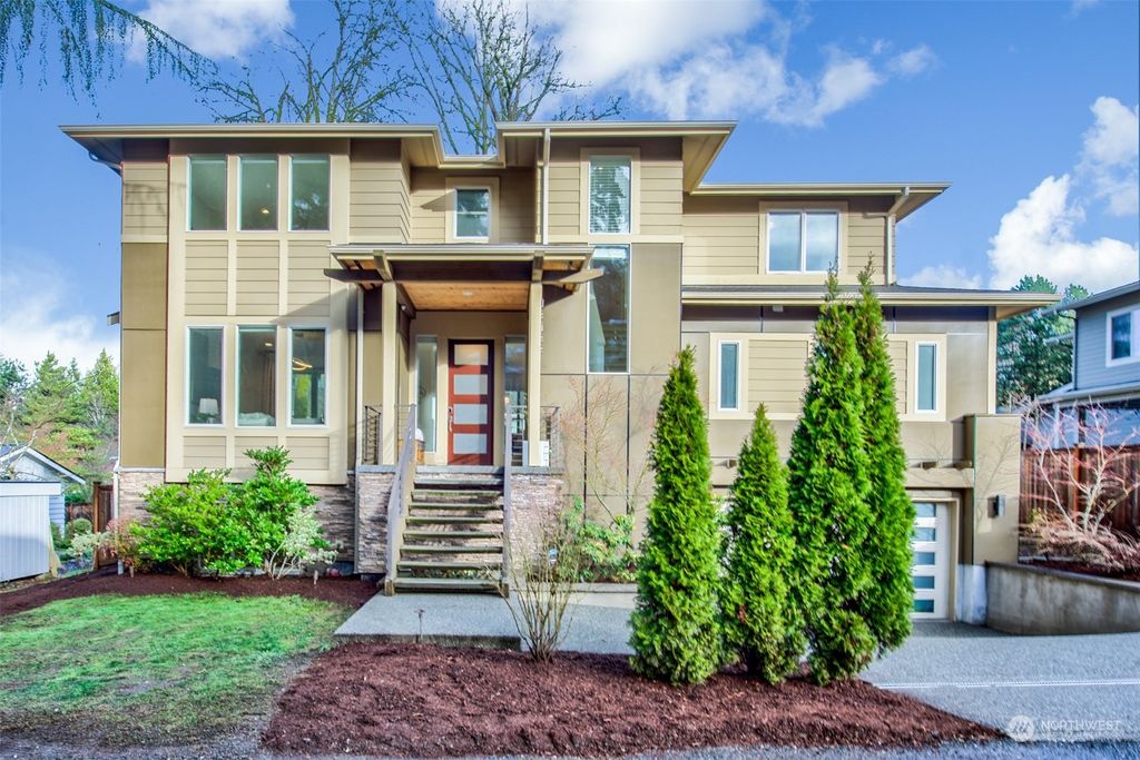 Photo of 12722 NE 80th Lane, Kirkland, WA 98033 (MLS # 2192991)