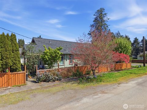 Photo of 1301 Oxford Avenue, Centralia, WA 98531 (MLS # 2502576)