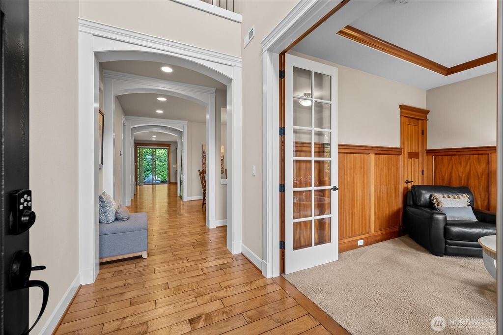 Photo of 8164 NE 117th Place, Kirkland, WA 98034 (MLS # 2338379)