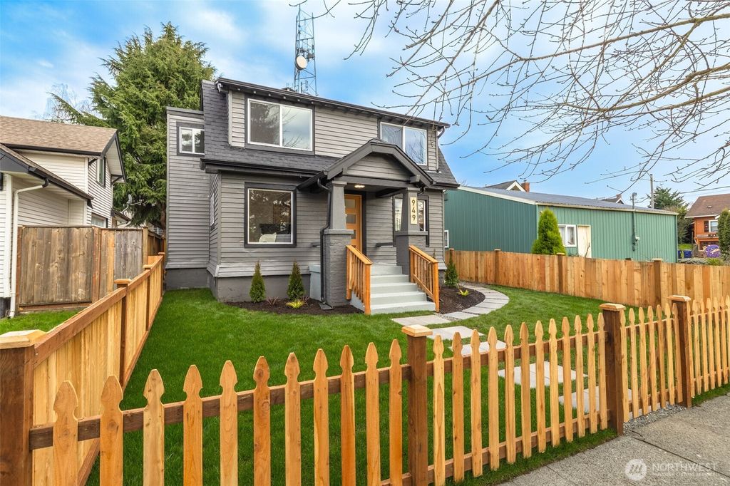 Photo of 949 S Ridgewood Avenue, Tacoma, WA 98405 (MLS # 2545967)