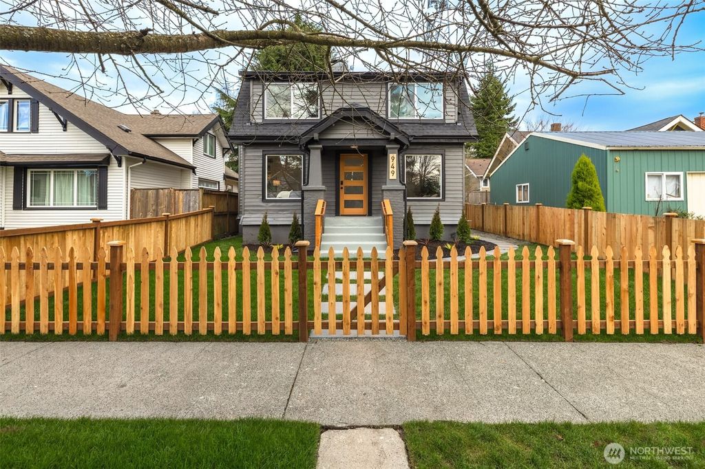 Photo of 949 S Ridgewood Avenue, Tacoma, WA 98405 (MLS # 2545967)