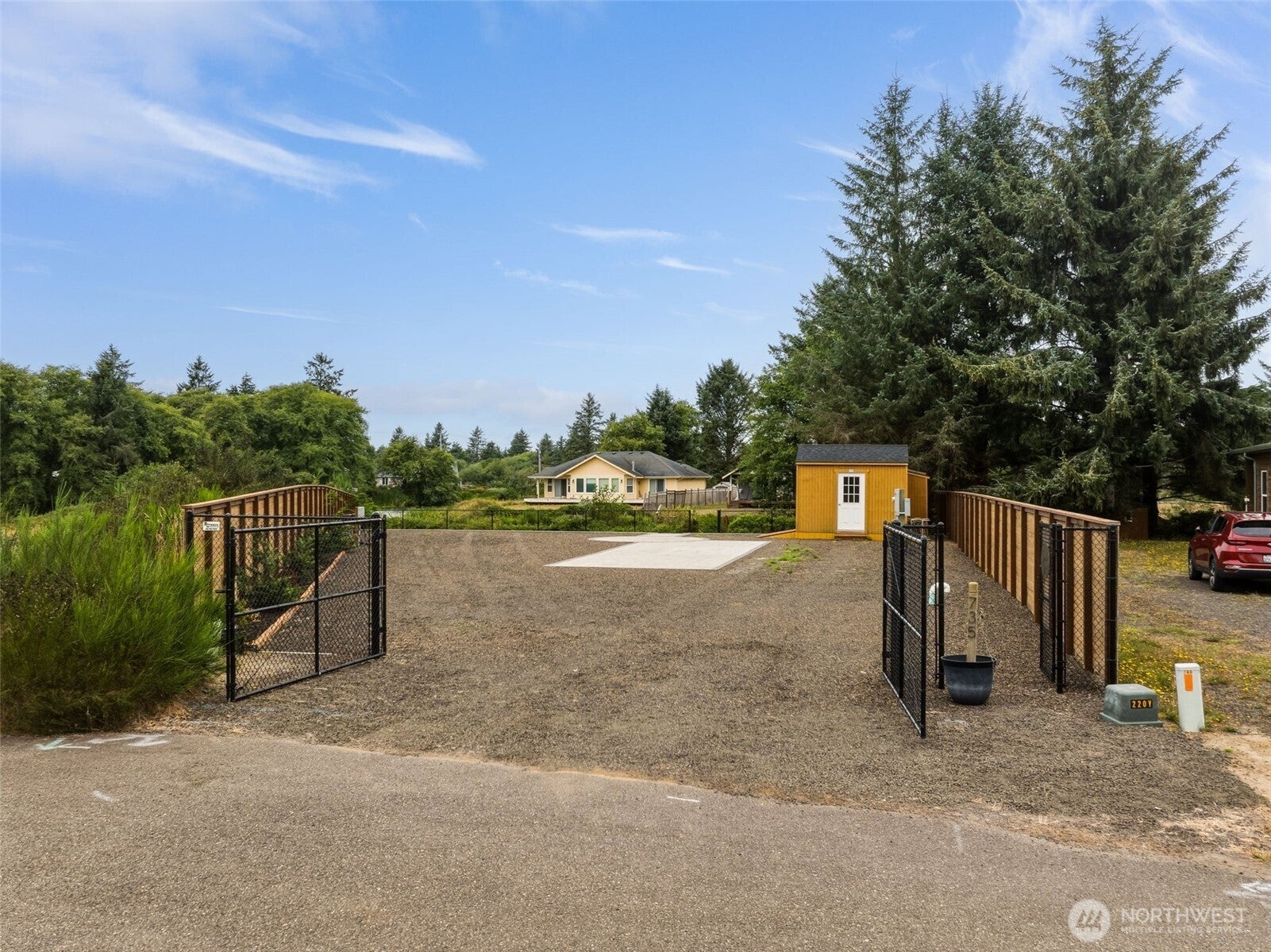 735 Swan Court SE