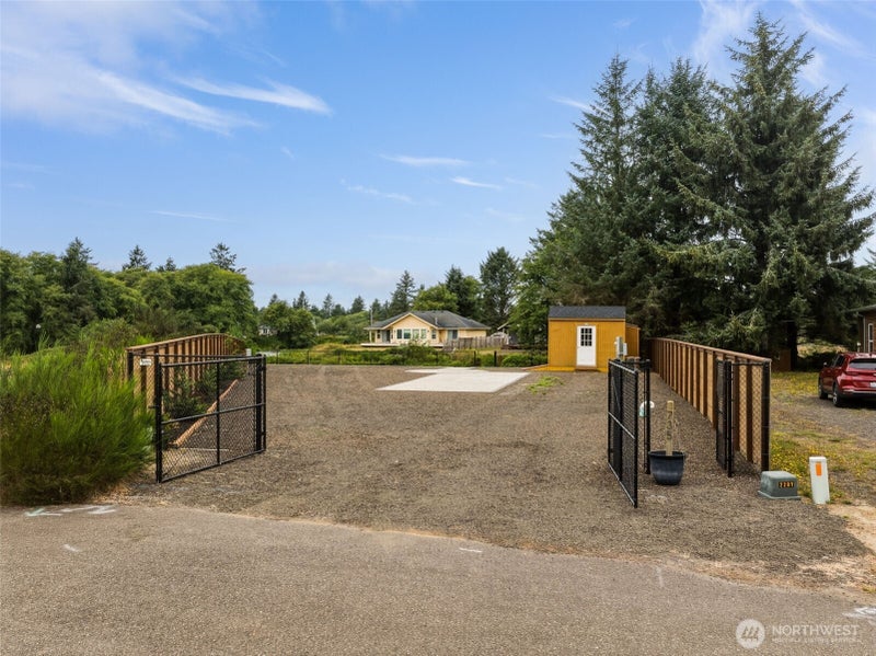 735 Swan Court SE