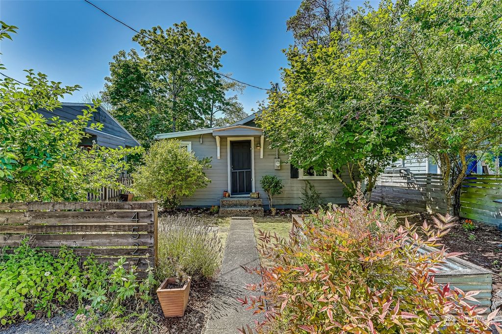 Photo of 4527 21st Avenue SW, Seattle, WA 98106 (MLS # 2146571)