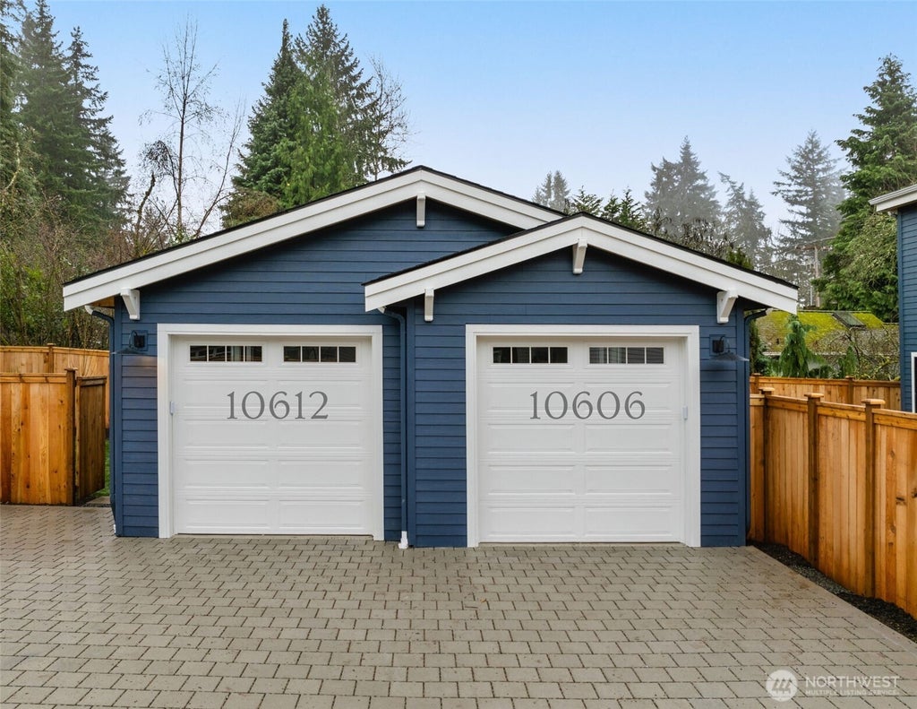 Photo of 10612 NE 54th Lane, Kirkland, WA 98033 (MLS # 2580131)