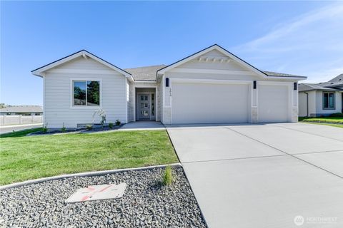 Photo of 523 N Lessor Loop, Moses Lake, WA 98837 (MLS # 2467016)