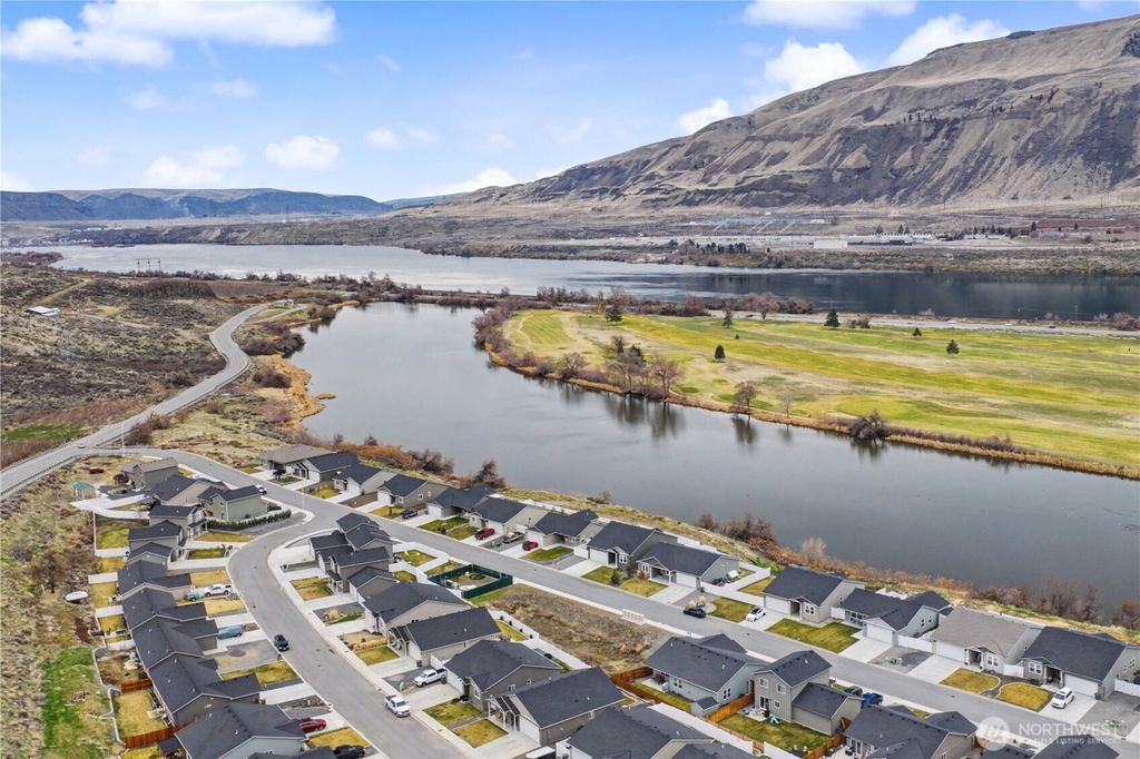 Photo of 436 Hammond Lane, Rock Island, WA 98850 (MLS # 2488835)