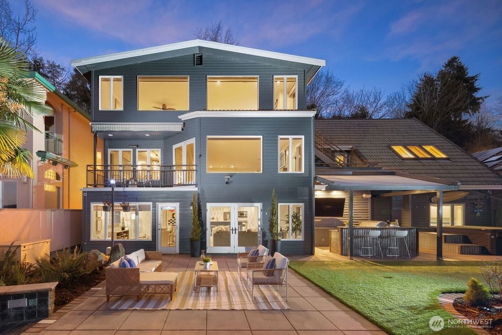 Photo of 14014 Riviera Place NE, Seattle, WA 98125 (MLS # 2506819)