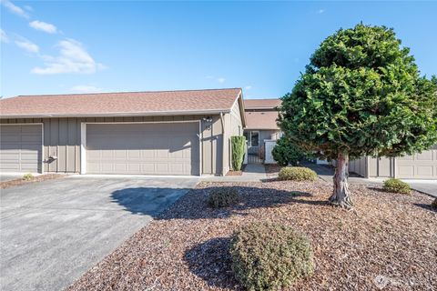 Photo of 605 Peardale Lane #18, Longview, WA 98632 (MLS # 2487619)