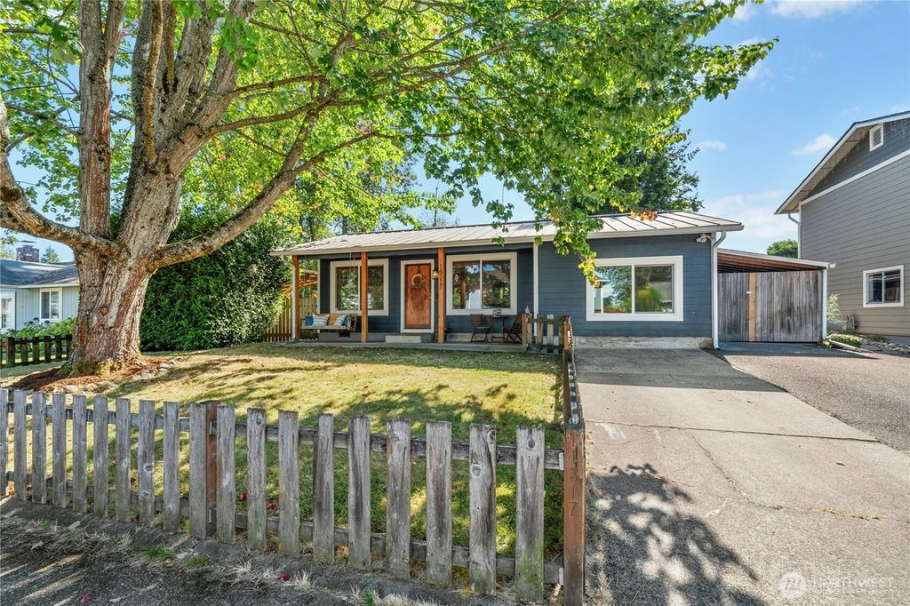 Photo of 14317 SE 257th Place, Kent, WA 98042 (MLS # 2432443)