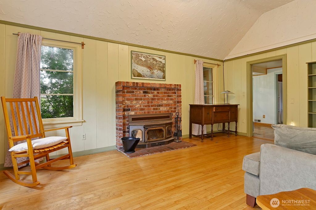 Photo of 14019 36th Avenue NE, Seattle, WA 98125 (MLS # 2520284)