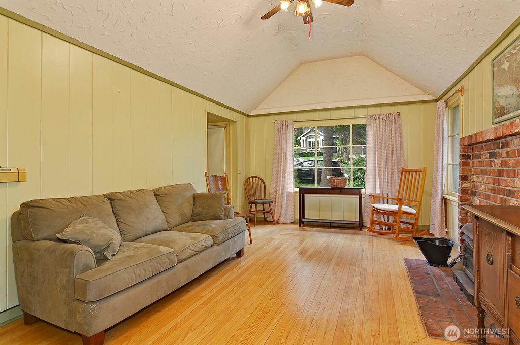 Photo of 14019 36th Avenue NE, Seattle, WA 98125 (MLS # 2520284)