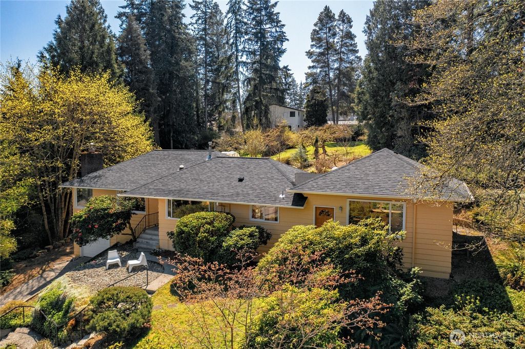 Photo of 2209 NE 177th Street, Shoreline, WA 98155 (MLS # 2526880)