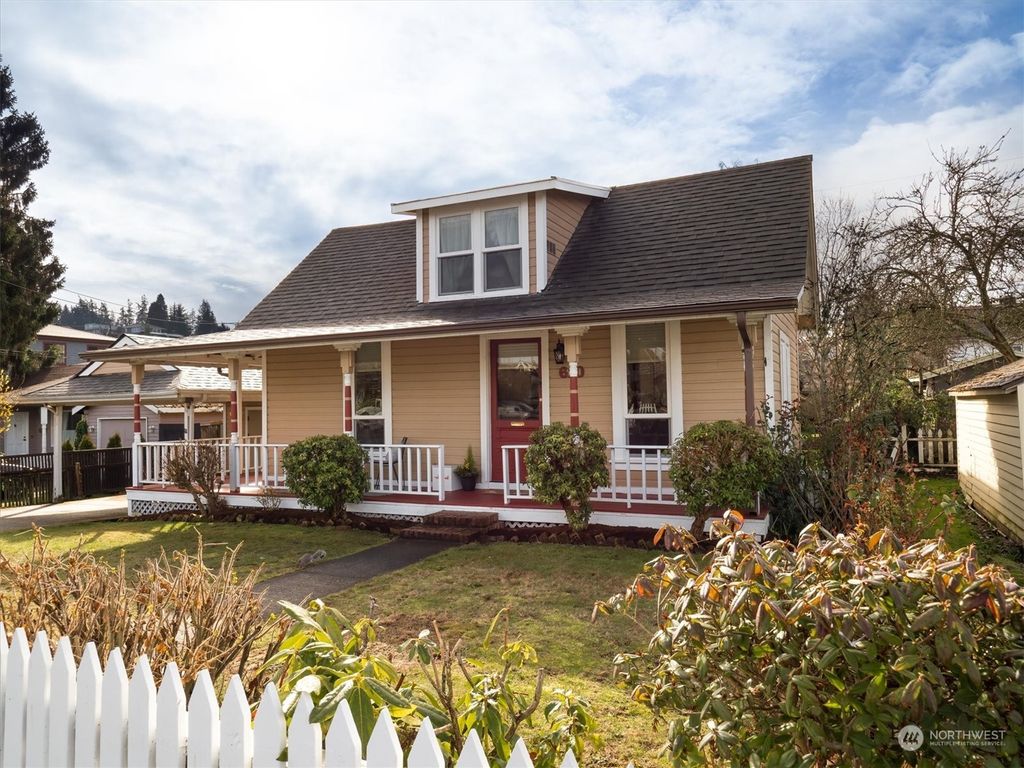 Photo of 610 Maple Street, Edmonds, WA 98020 (MLS # 2033685)